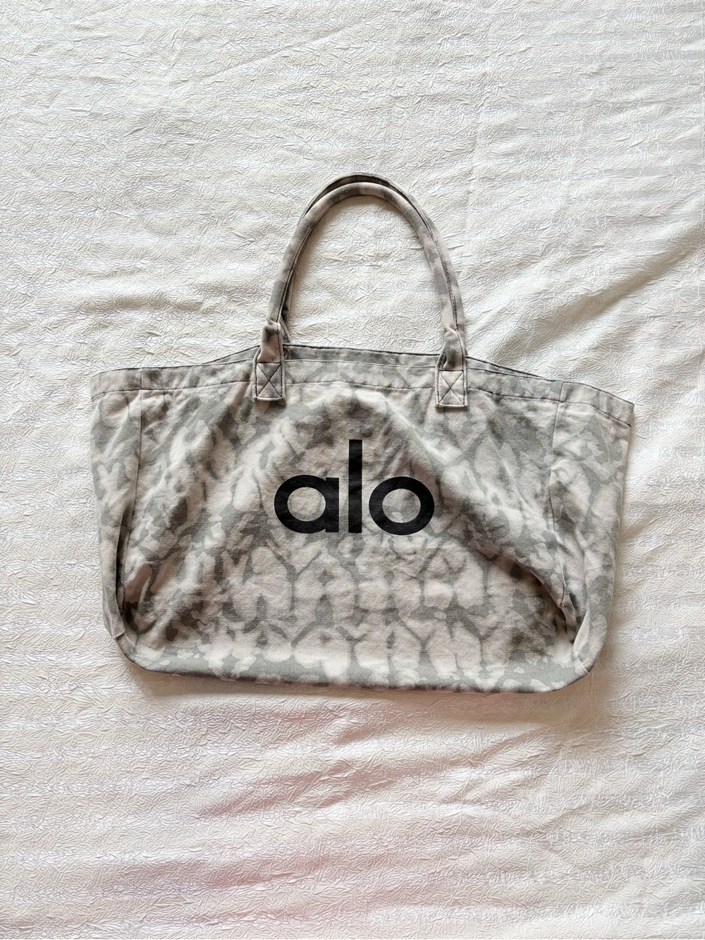 ALO Yoga - Neutral Grey & White Marble Patterned Oversized Canvas Tote